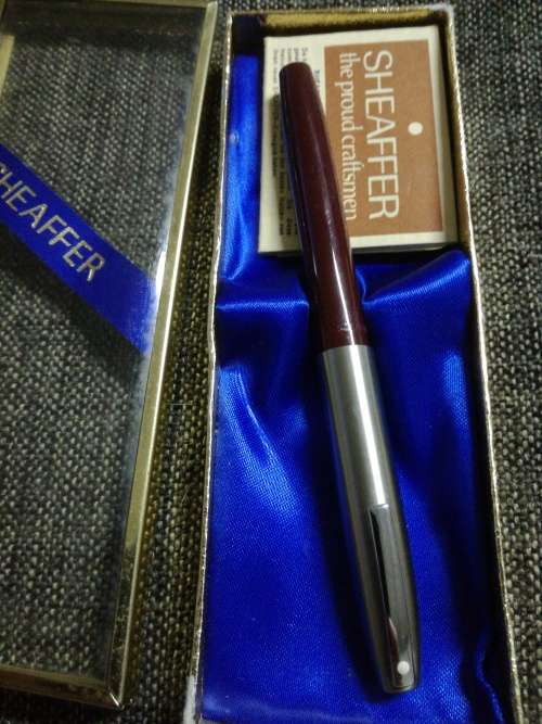 VINTAGE AND COLLECTABLE SHEAFFER PEN. IN ORIGINAL BOX.