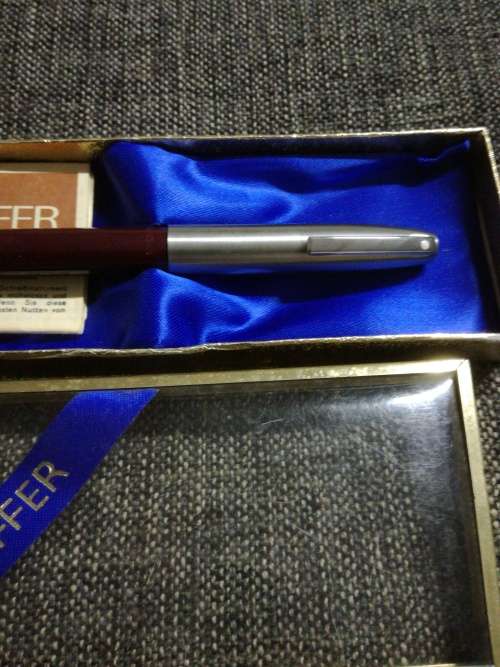 VINTAGE AND COLLECTABLE SHEAFFER PEN. IN ORIGINAL BOX.