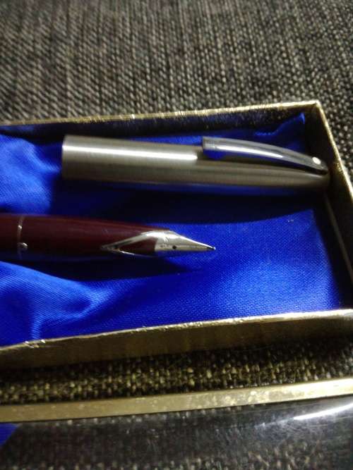 VINTAGE AND COLLECTABLE SHEAFFER PEN. IN ORIGINAL BOX.