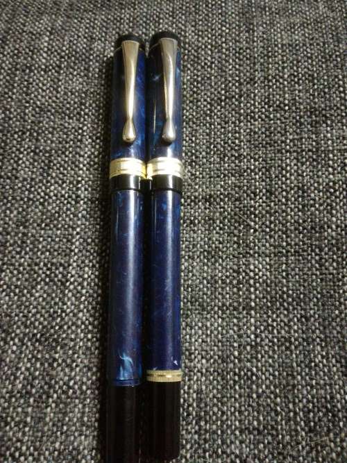 VINTAGE ballpoint and fountain pen set.