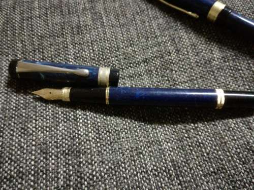 VINTAGE ballpoint and fountain pen set.