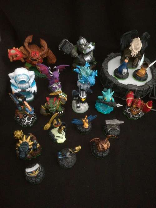 COLLECTABLE 21 pieces ACTIVISION COLLECTION.