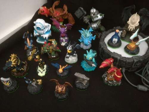 COLLECTABLE 21 pieces ACTIVISION COLLECTION.