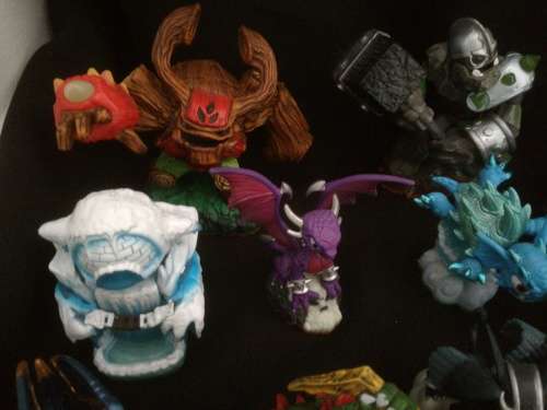 COLLECTABLE 21 pieces ACTIVISION COLLECTION.