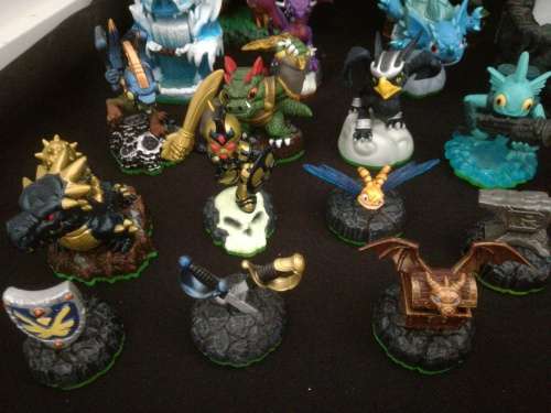 COLLECTABLE 21 pieces ACTIVISION COLLECTION.