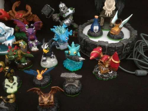 COLLECTABLE 21 pieces ACTIVISION COLLECTION.