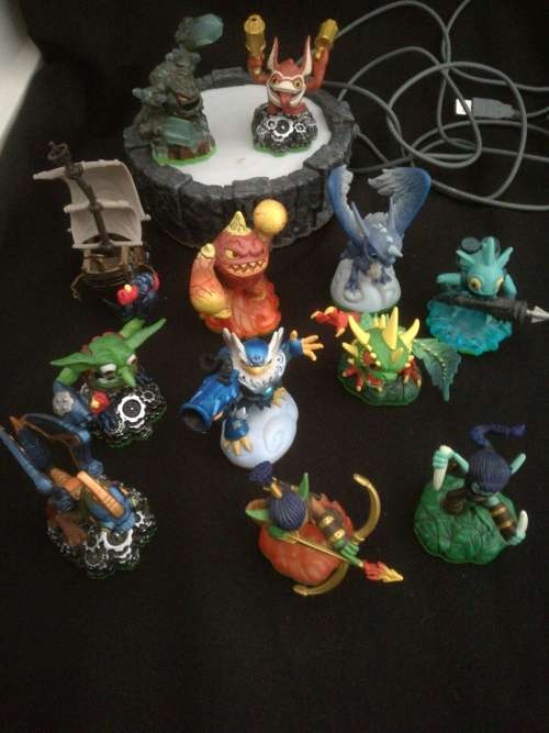 COLLECTABLE 13 pieces ACTIVISION COLLECTION.