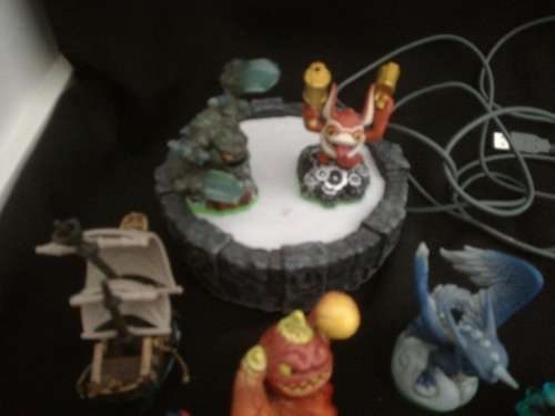 COLLECTABLE 13 pieces ACTIVISION COLLECTION.