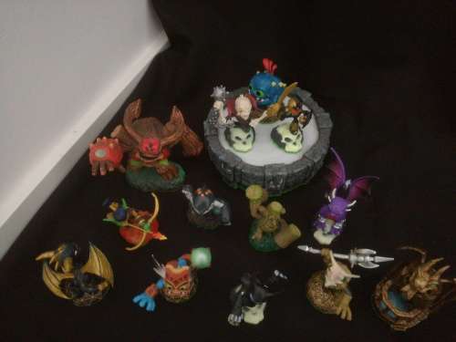 COLLECTABLE 14 pieces ACTIVISION COLLECTION.