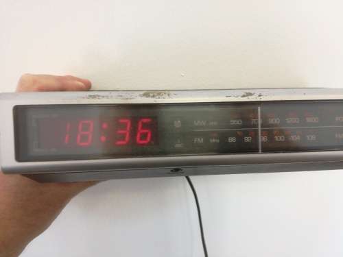 VINTAGE PHILIPS 490 ELECTRONIC CLOCKRADIO. 100% working!