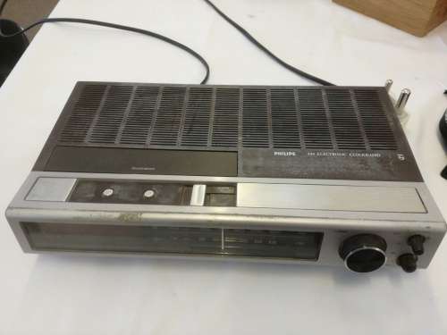 VINTAGE PHILIPS 490 ELECTRONIC CLOCKRADIO. 100% working!