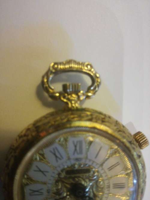 STUNNING HIGHLY ENGRAVED MENTOR 17 JEWELS POCKET WATCH.