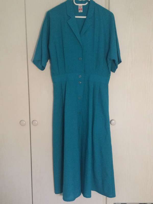 VINTAGE WOOLWORTHS DRESS LONG - SIZE 16 (MORE LIKE SIZE 14)