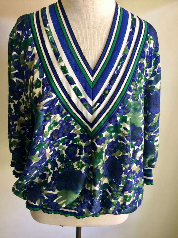 ##SALE## VINTAGE SUMMER BLOUSE VNECK TOP RUTH REED   - SIZE 12  94 CM BUST
