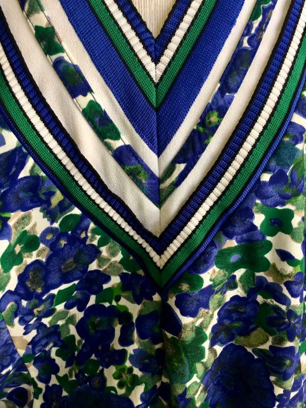##SALE## VINTAGE SUMMER BLOUSE VNECK TOP RUTH REED   - SIZE 12  94 CM BUST