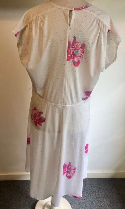 *** april end of summer sale ***  FLOWER AND SPLATTER DRESS  - SIZE 14