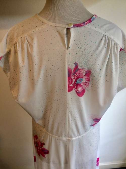 *** april end of summer sale ***  FLOWER AND SPLATTER DRESS  - SIZE 14