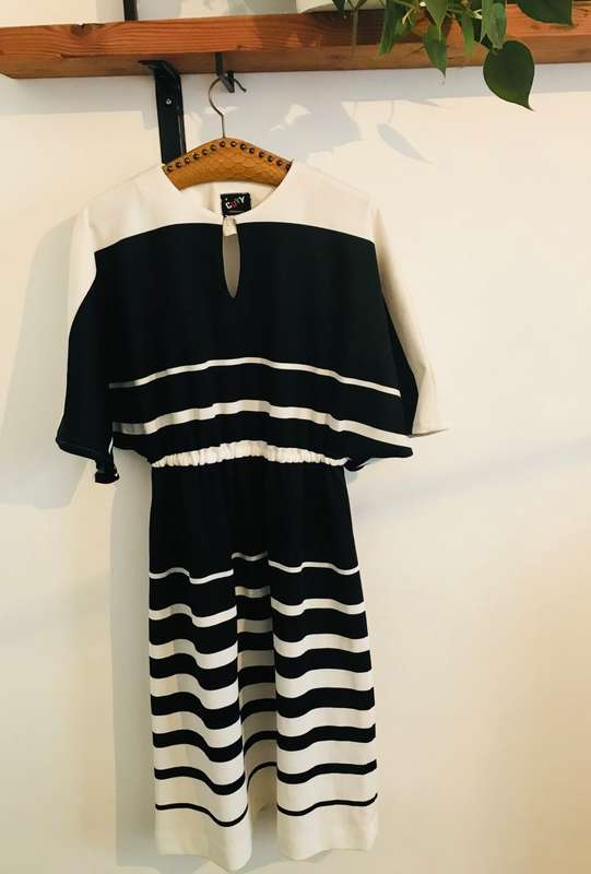 VINTAGE CUTY BLACK & WHITE KNITTED POLYSTER DRESS - 14/16