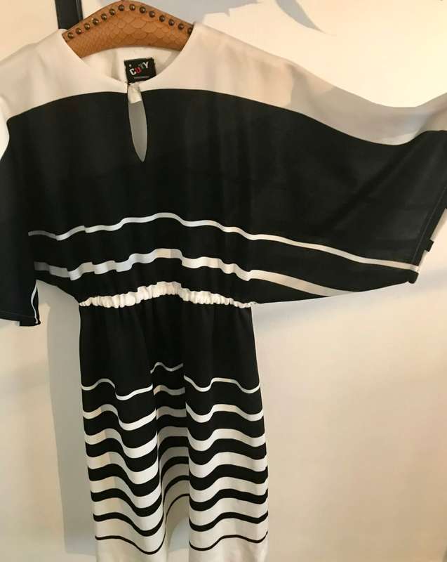 VINTAGE CUTY BLACK & WHITE KNITTED POLYSTER DRESS - 14/16