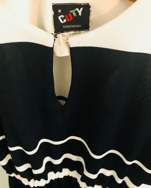 VINTAGE CUTY BLACK & WHITE KNITTED POLYSTER DRESS - 14/16