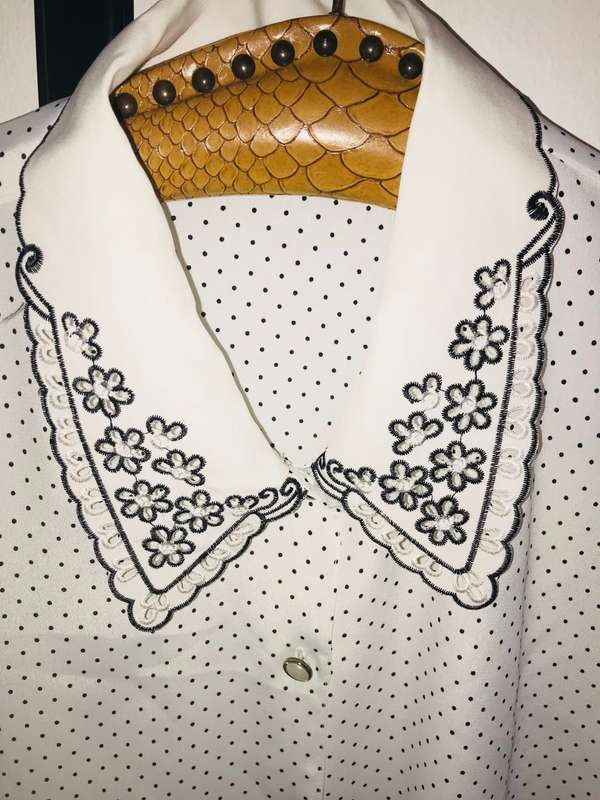 VINTAGE  SHIRT - OFF WHITE WITH POLKA DOT & CUT OUT FLOWER TRIM  COLLAR - 14/16