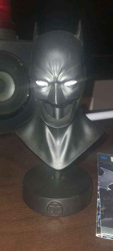 Batman rebirth 1:16 cowl with comic