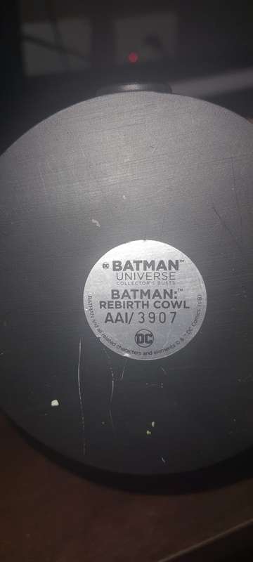 Batman rebirth 1:16 cowl with comic