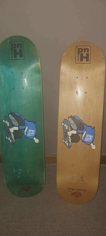 2x HUd skateboard decks.
