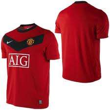 Man united Original SIZE M soccer shirt new with tags.