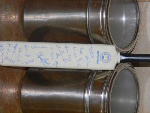 MINI SA CRICKET BAT WITH THE 1996 SQUAD PRINTED SIGNATURES EXELLENT CONDITION.