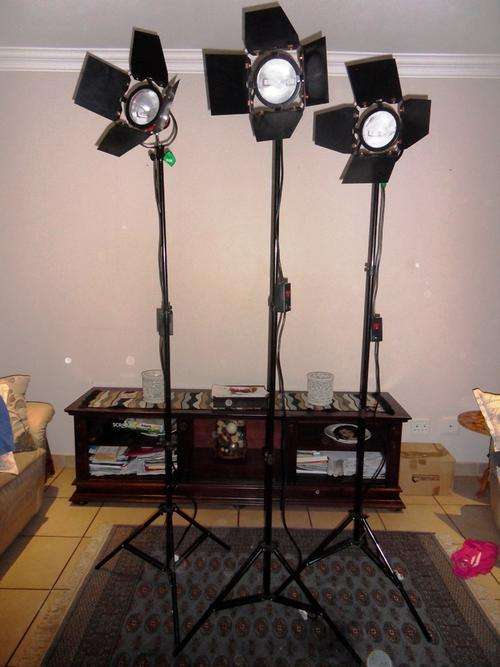 Camera Light 3 x 800w Redhead Kit