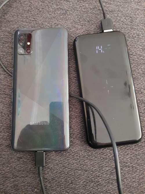 Excellent condition Samsung Galaxy A51 DUAL SIM with 10 000 mAh wireless charging bat pacl