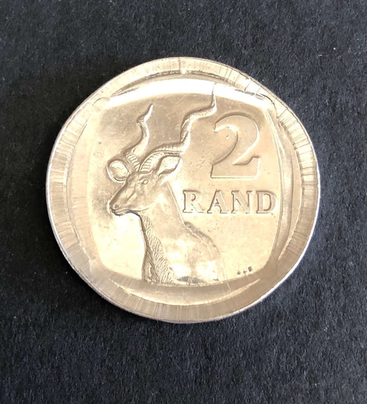 SPECTACULAR MINT ERROR - 1996 R2 MINTED ON A R5 COIN SIZED PLANCHET!