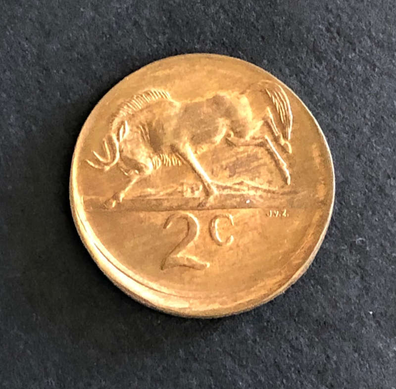 MAJOR MINT ERROR - 1983 2c COIN STRUCK OFF-CENTRE!