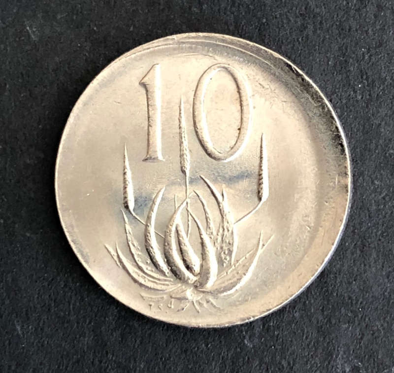 MAJOR MINT ERROR - 10c COIN STRUCK OFF-CENTRE!