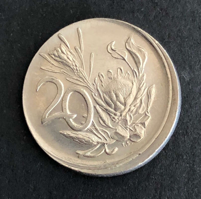 MAJOR MINT ERROR - 1983 20c COIN STRUCK OFF-CENTRE!