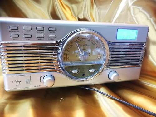 Radio with turntable and usb (working)