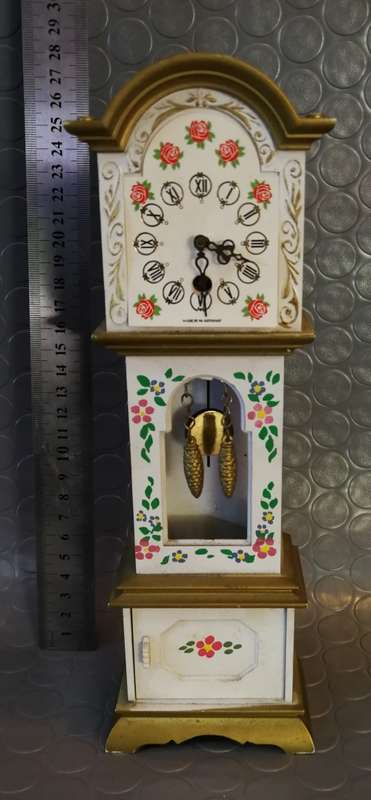 Very cute small vintage grandfather clock with key (Working)