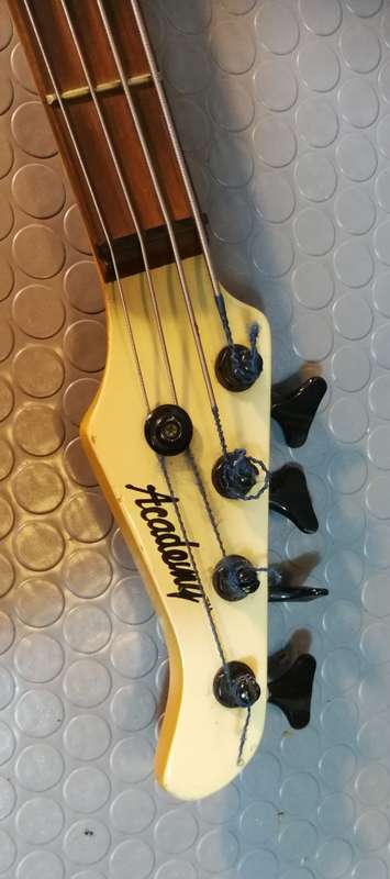 Beautifull! Accademy electrical guitar (Not tested)