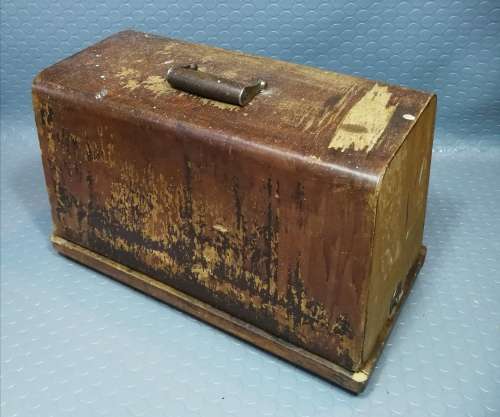 ANTIQUE 120 YEARS OLD!!! Jones Family CS Needlework Masjine in case (Working Condition)
