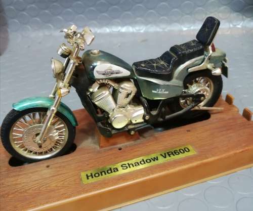 Honda Shadow VR600 1/12