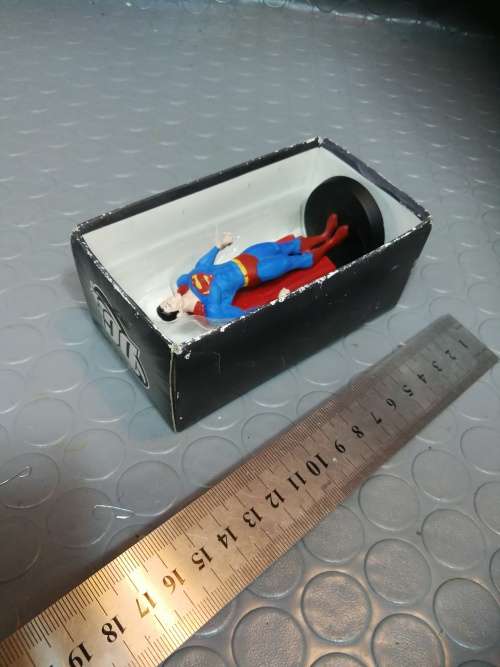 Eaglemoss Superman Hand Painted Lead Figure in box