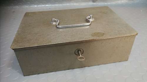 RARE and Collectible!!! Beautiful Vintage Money Box with Key