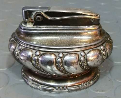 Very beautiful!! Antique Ronson Crown Lighter, made in Canada (Good condition)