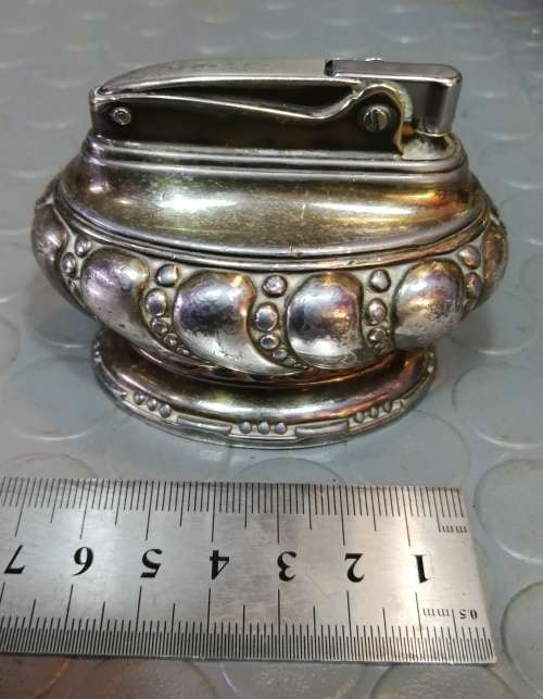 Very beautiful!! Antique Ronson Crown Lighter, made in Canada (Good condition)