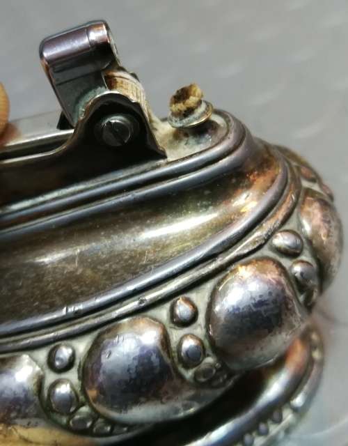 Very beautiful!! Antique Ronson Crown Lighter, made in Canada (Good condition)