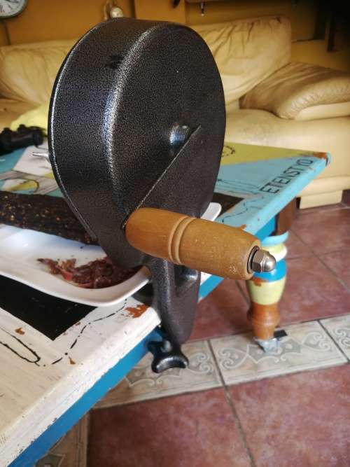 Awesome biltong cutter (Good as new)