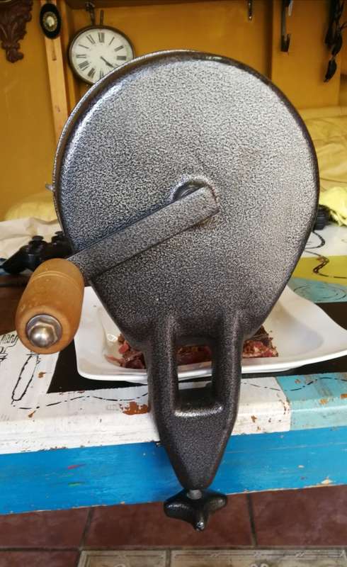 Awesome biltong cutter (Good as new)
