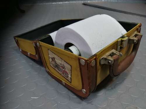 Adorable!! metal tissue box