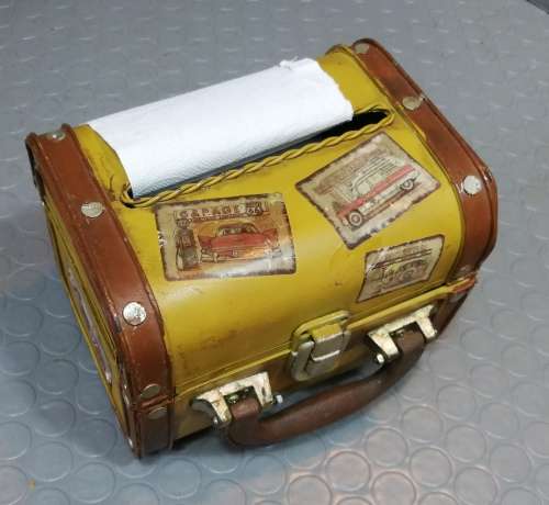 Adorable!! metal tissue box